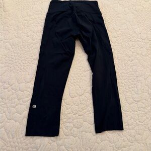 Navy Lululemon leggings 19in w/ pockets